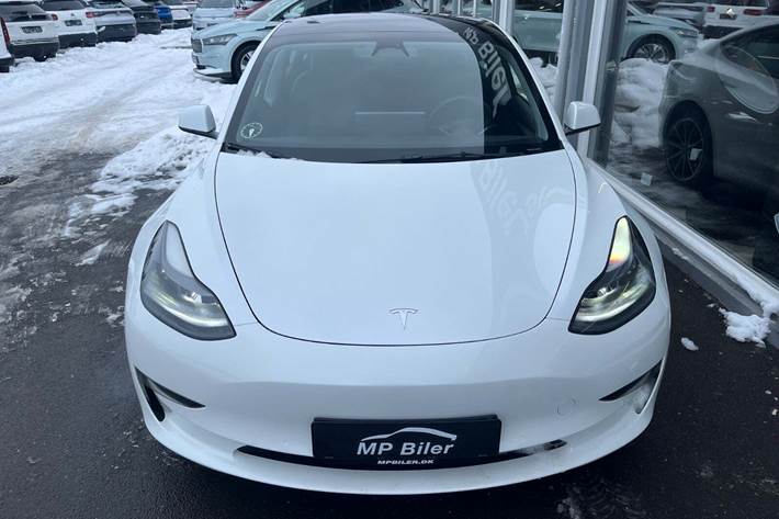 Hvid Tesla Model 3 fra 2022