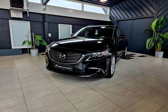 Blå Mazda 6 fra 2016