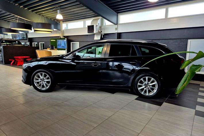 Blå Mazda 6 fra 2016