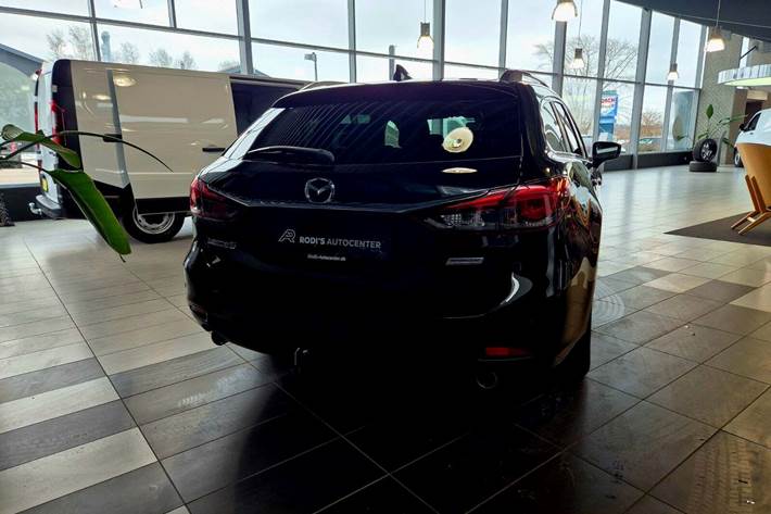 Blå Mazda 6 fra 2016