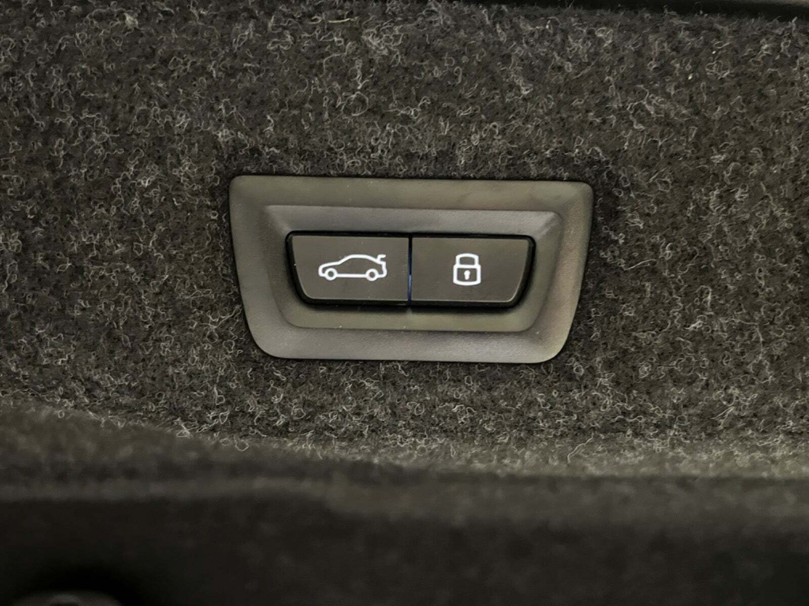 Grå BMW i5 fra 2024