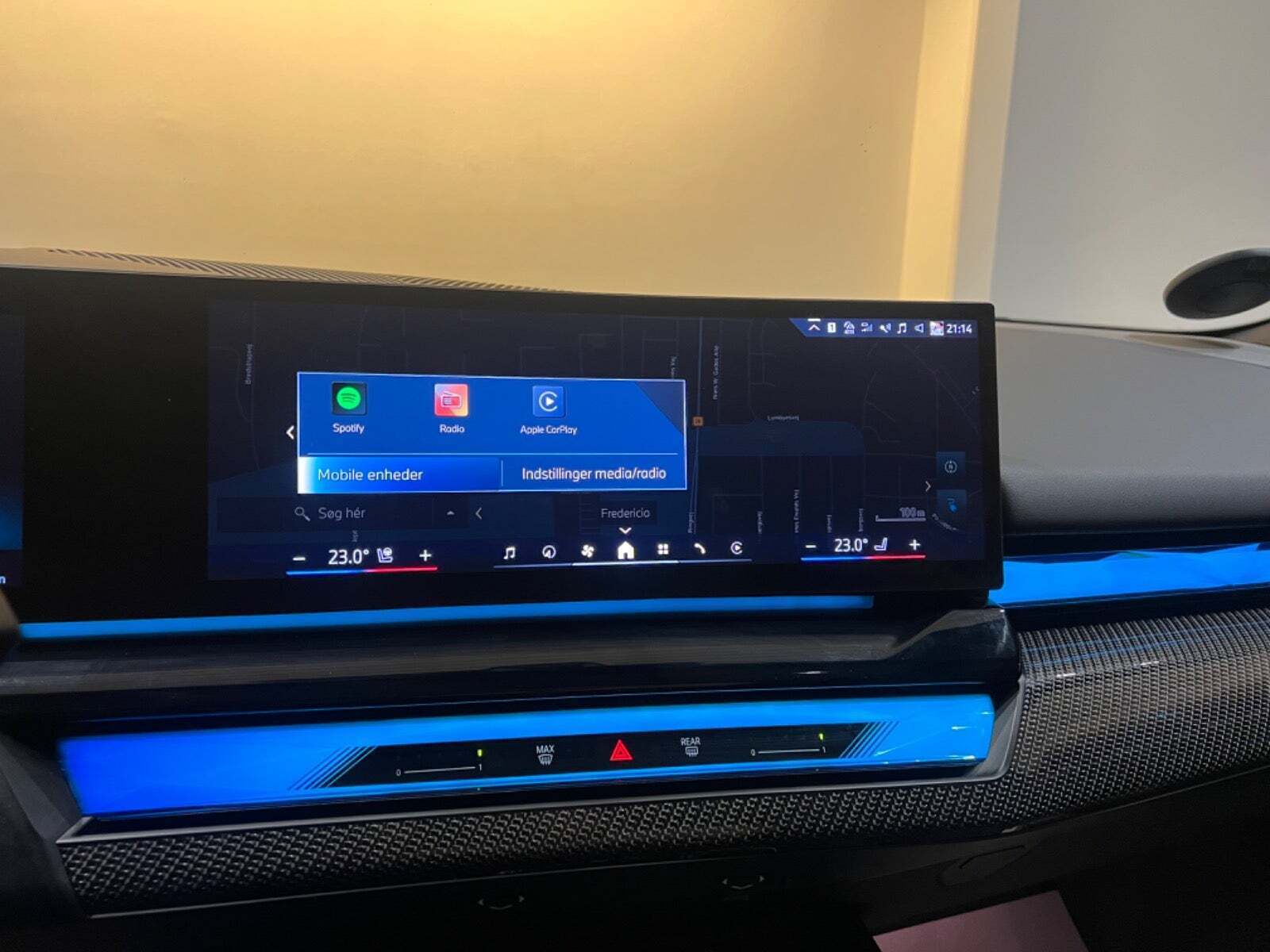 Grå BMW i5 fra 2024