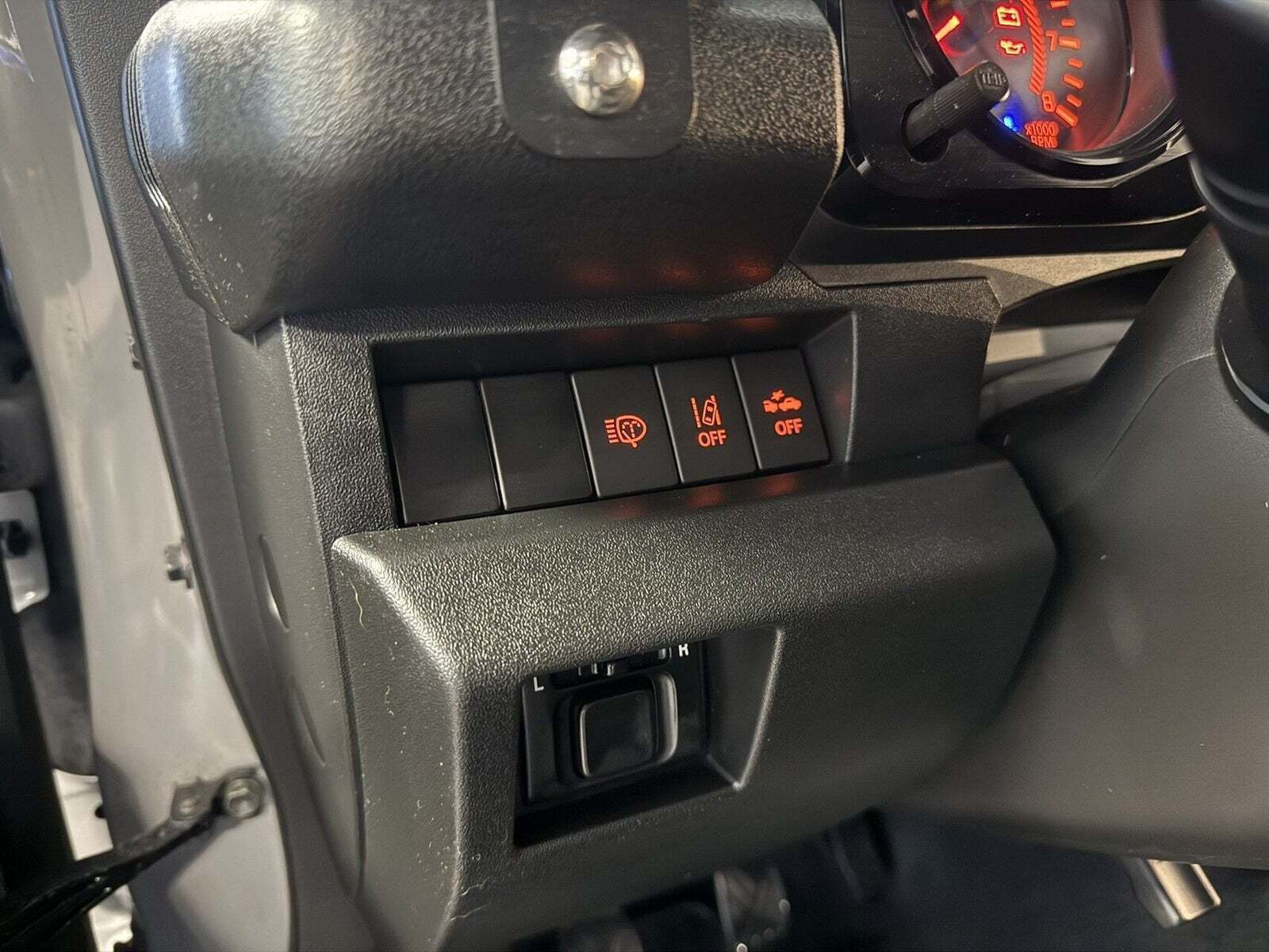 Grå Suzuki Jimny fra 2019