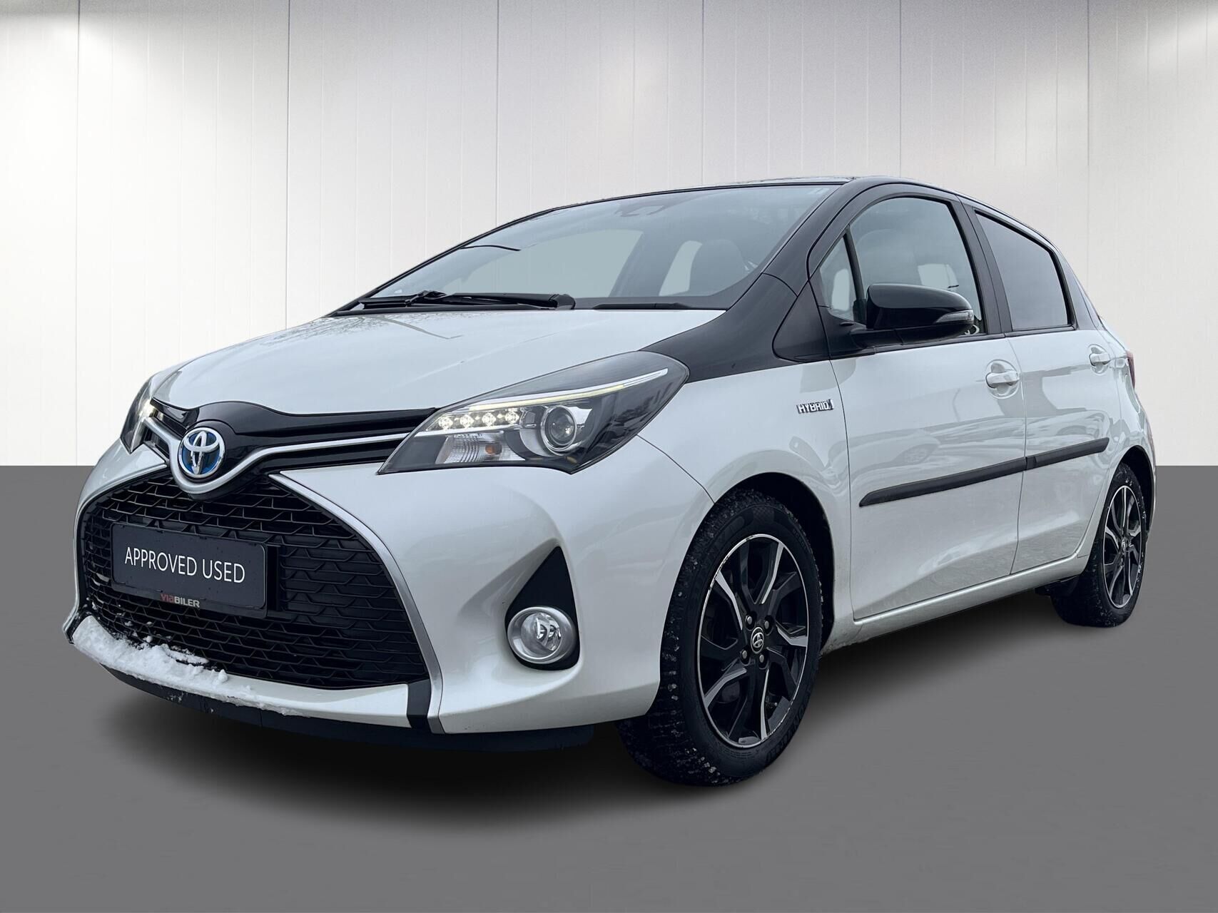 Hvid Toyota Yaris fra 2016 set udefra