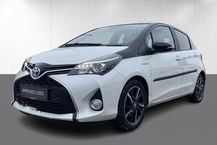 Hvid Toyota Yaris fra 2016 set udefra