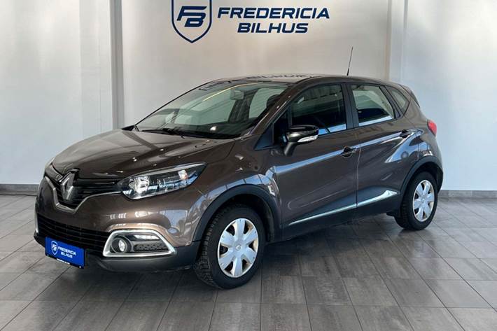 Brun Renault Captur fra 2015 set udefra