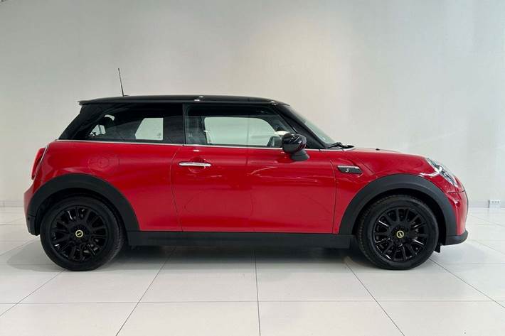Rød Mini Cooper SE fra 2022
