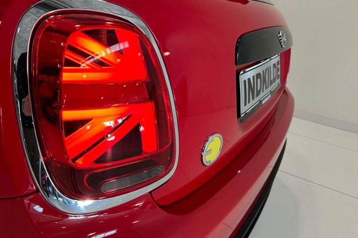 Rød Mini Cooper SE fra 2022