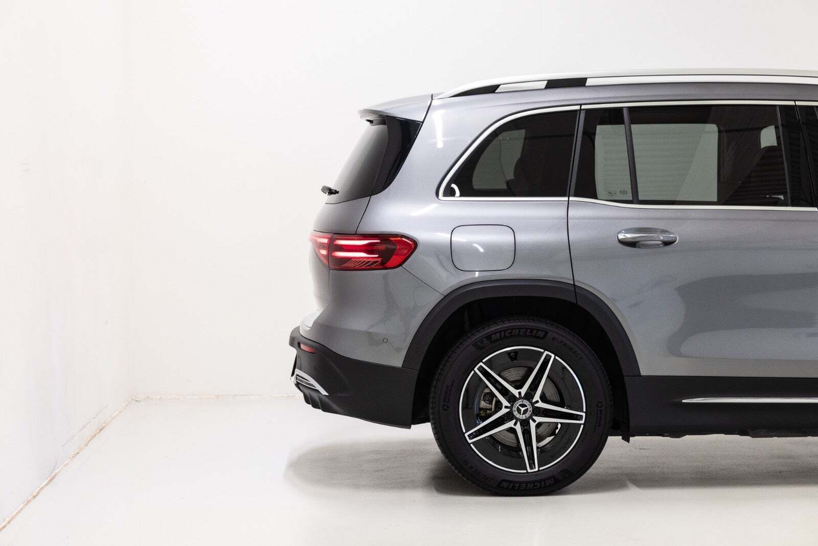 Grå Mercedes EQB250+ fra 2026