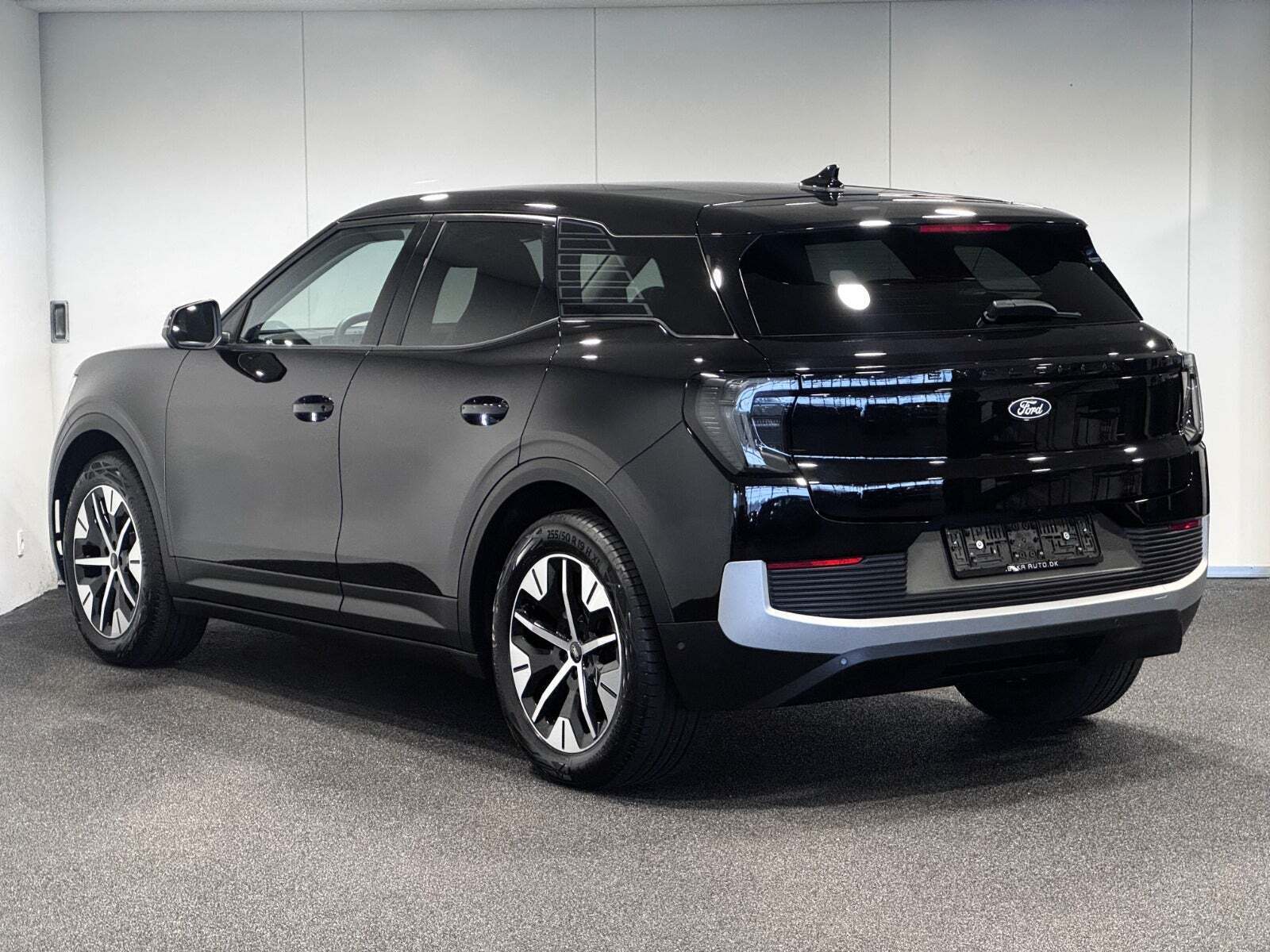 Ford Explorer 77 Select Extended Range