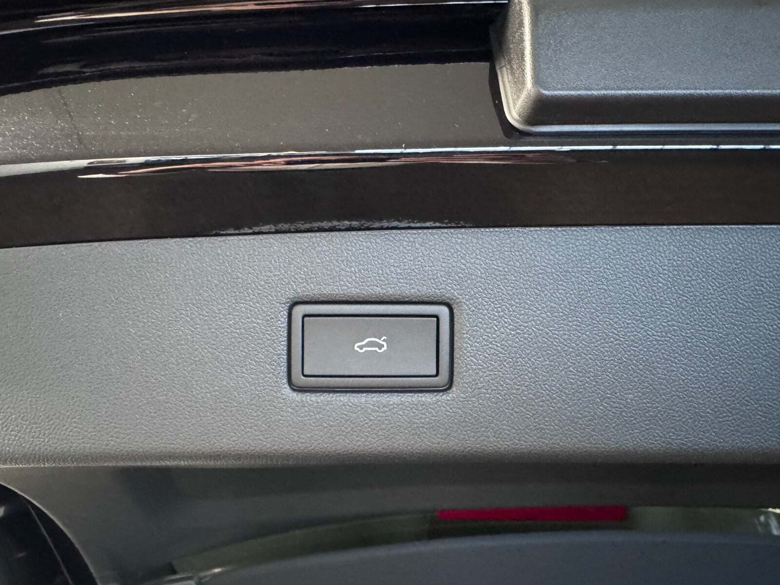 Sort Ford Explorer fra 2025