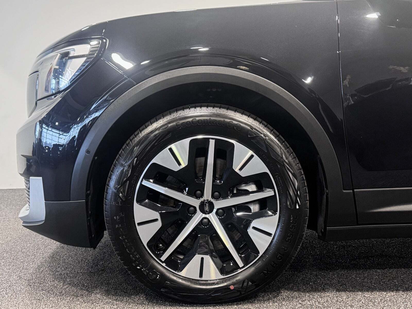 Ford Explorer 77 Select Extended Range