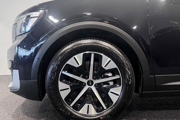 Sort Ford Explorer fra 2025