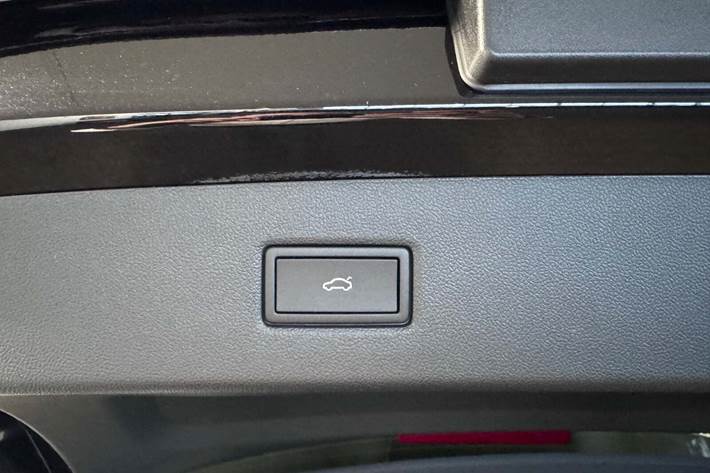 Sort Ford Explorer fra 2025