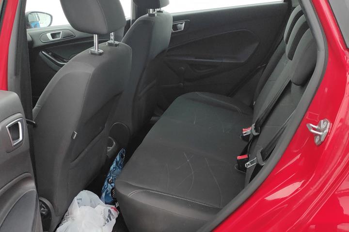 Rød Ford Fiesta fra 2016