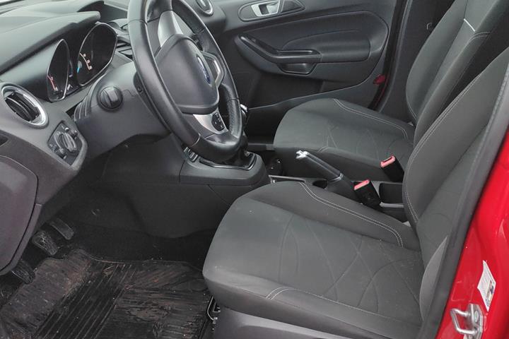 Rød Ford Fiesta fra 2016