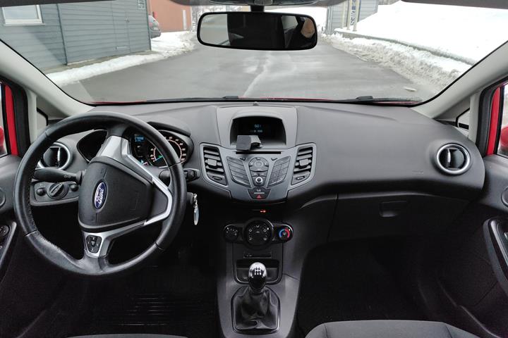 Rød Ford Fiesta fra 2016