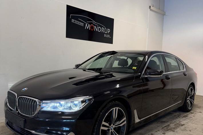 Sort BMW 730d fra 2016 set udefra