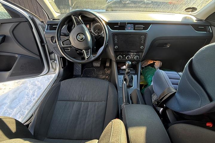 Grå Skoda Octavia fra 2019