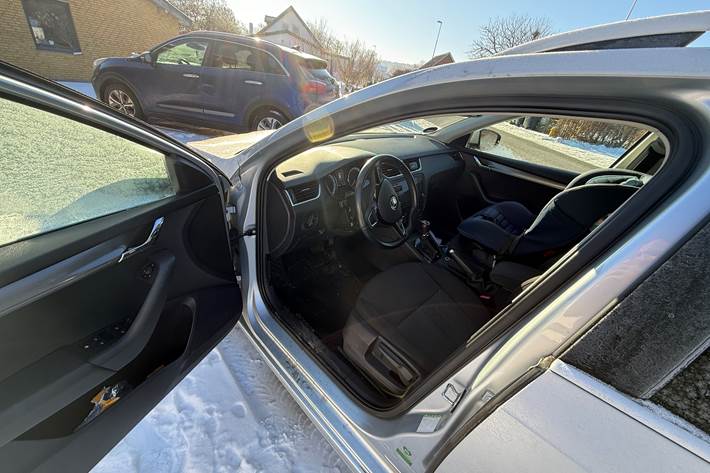 Grå Skoda Octavia fra 2019