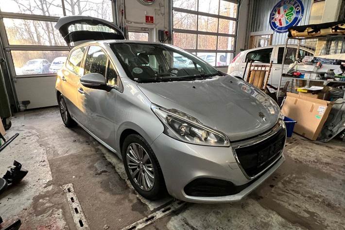 Sølv Peugeot 208 fra 2015