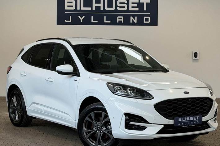 Hvid Ford Kuga fra 2022 set udefra