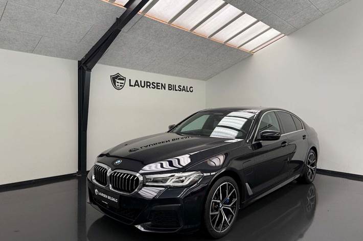 Sort BMW 530e fra 2021