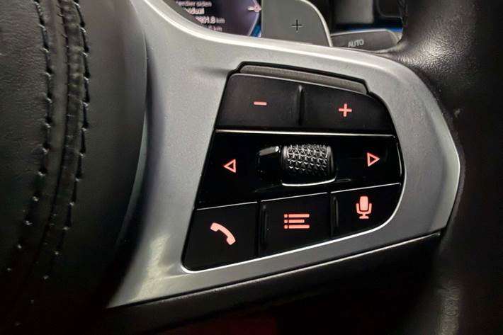 Sort BMW 530e fra 2021