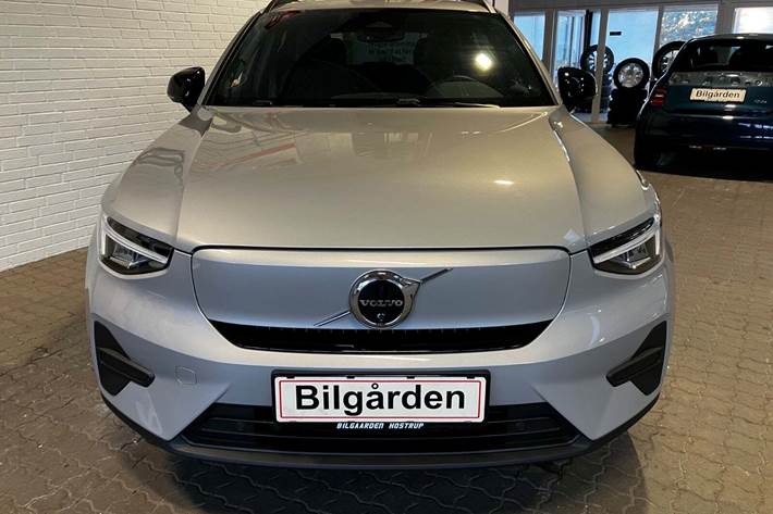 Sølv Volvo EX40 fra 2024