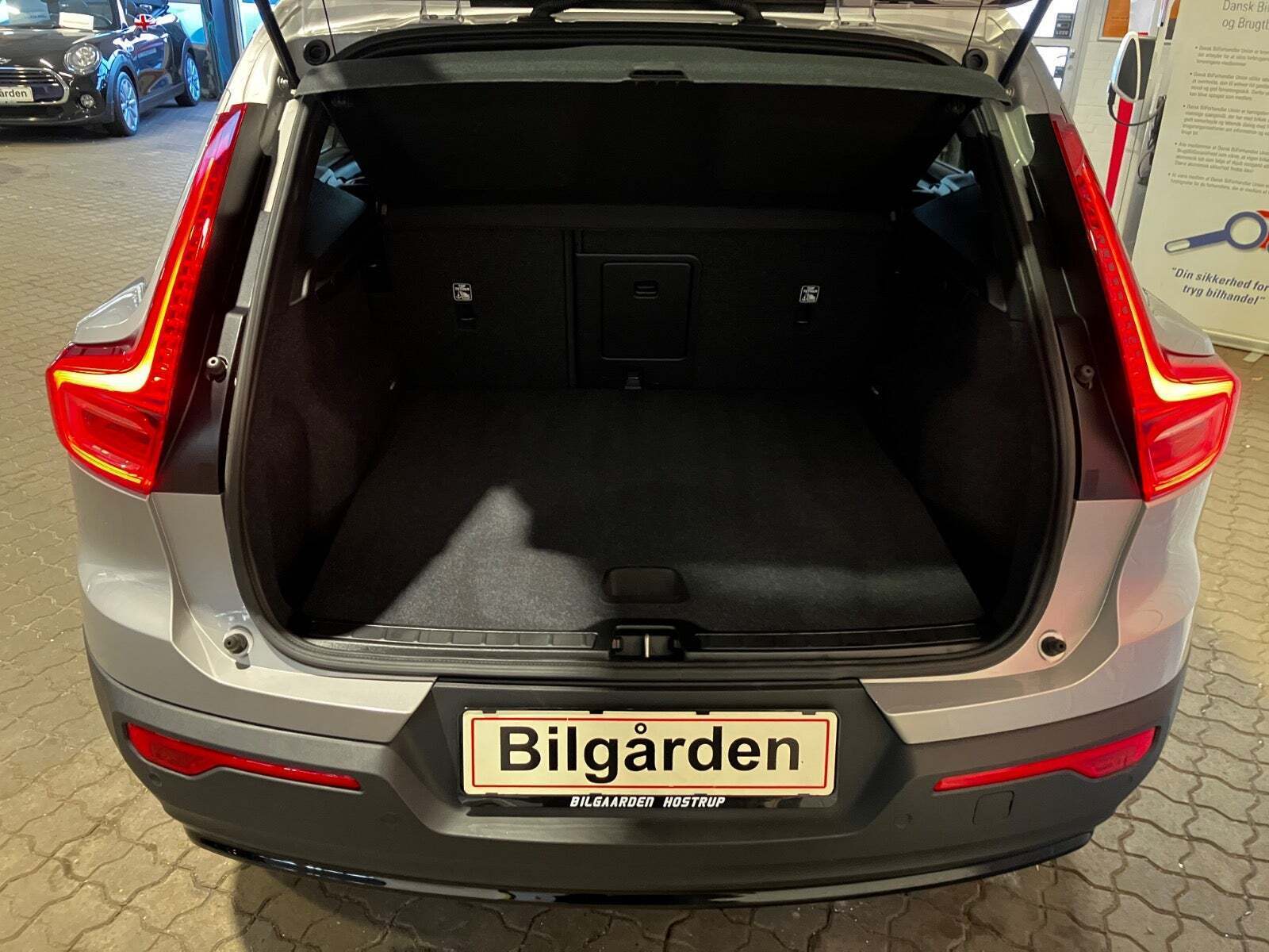 Volvo EX40 Standard Range Core