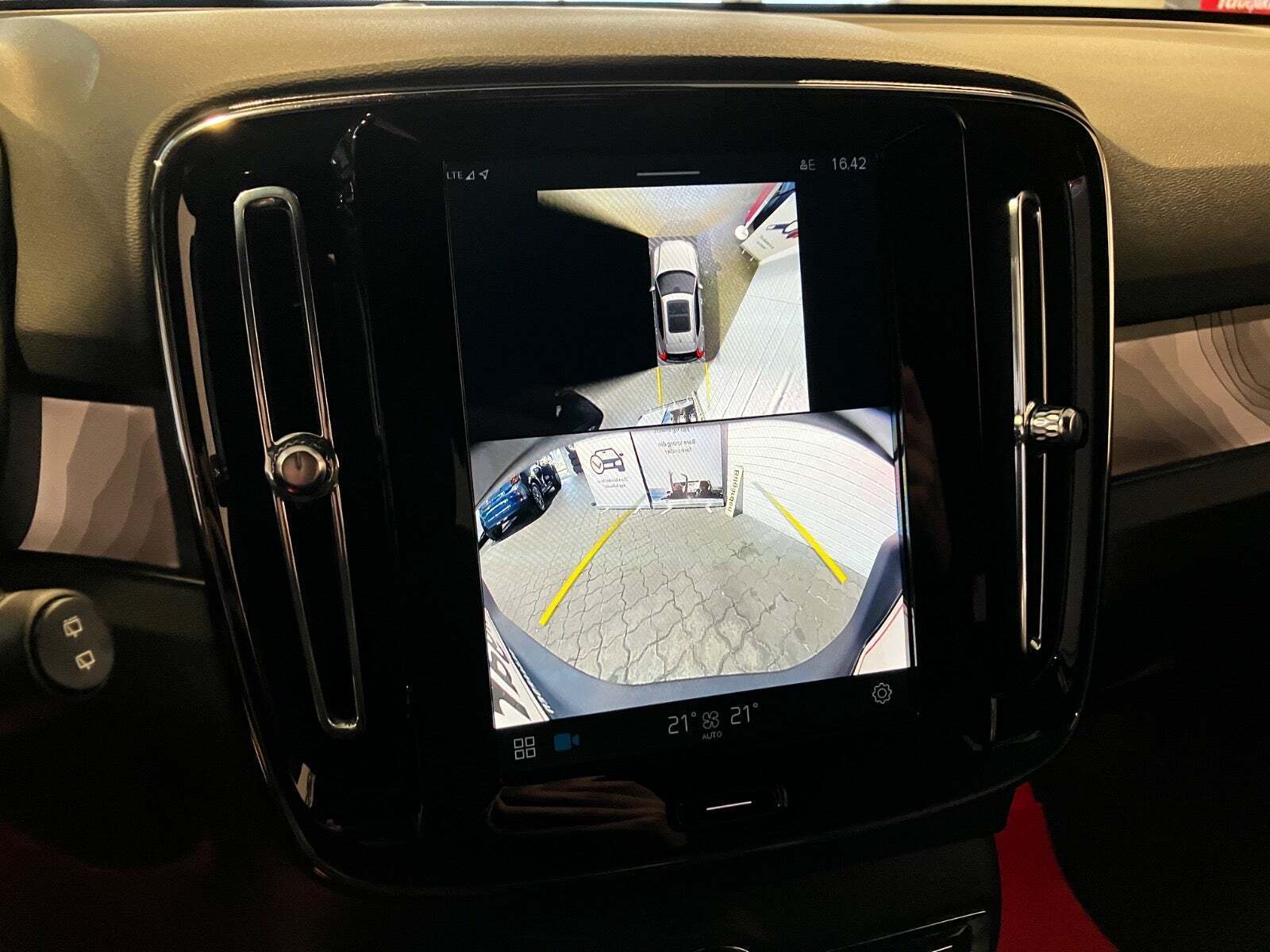 Sølv Volvo EX40 fra 2024