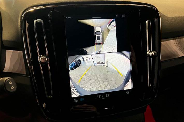 Sølv Volvo EX40 fra 2024