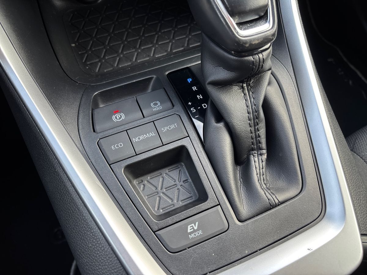 Sort Toyota RAV4 fra 2020