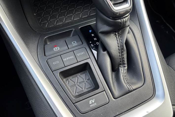 Sort Toyota RAV4 fra 2020