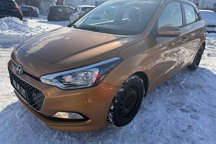 Bronze Hyundai i20 fra 2015 set udefra