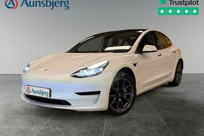Hvid Tesla Model 3 fra 2023