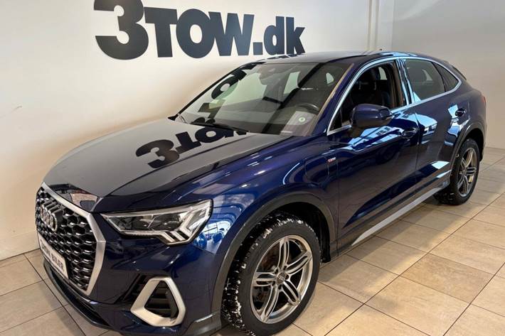 Blå Audi Q3 fra 2021 set udefra
