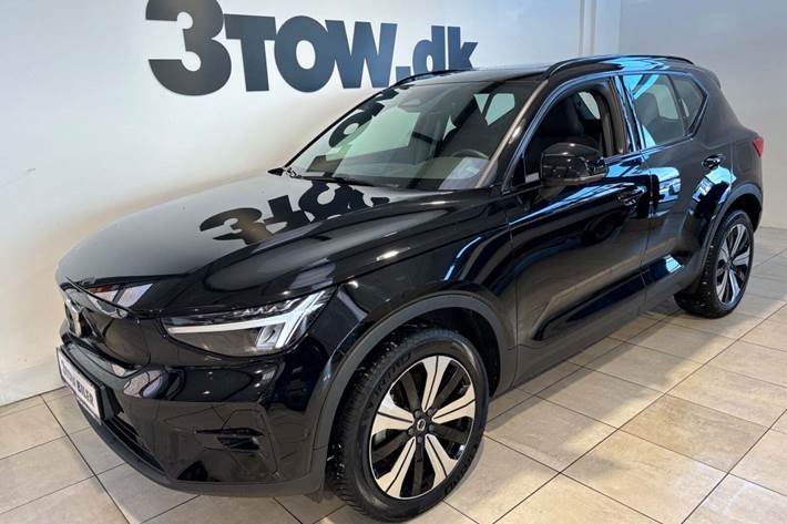 Sort Volvo XC40 fra 2023 set udefra