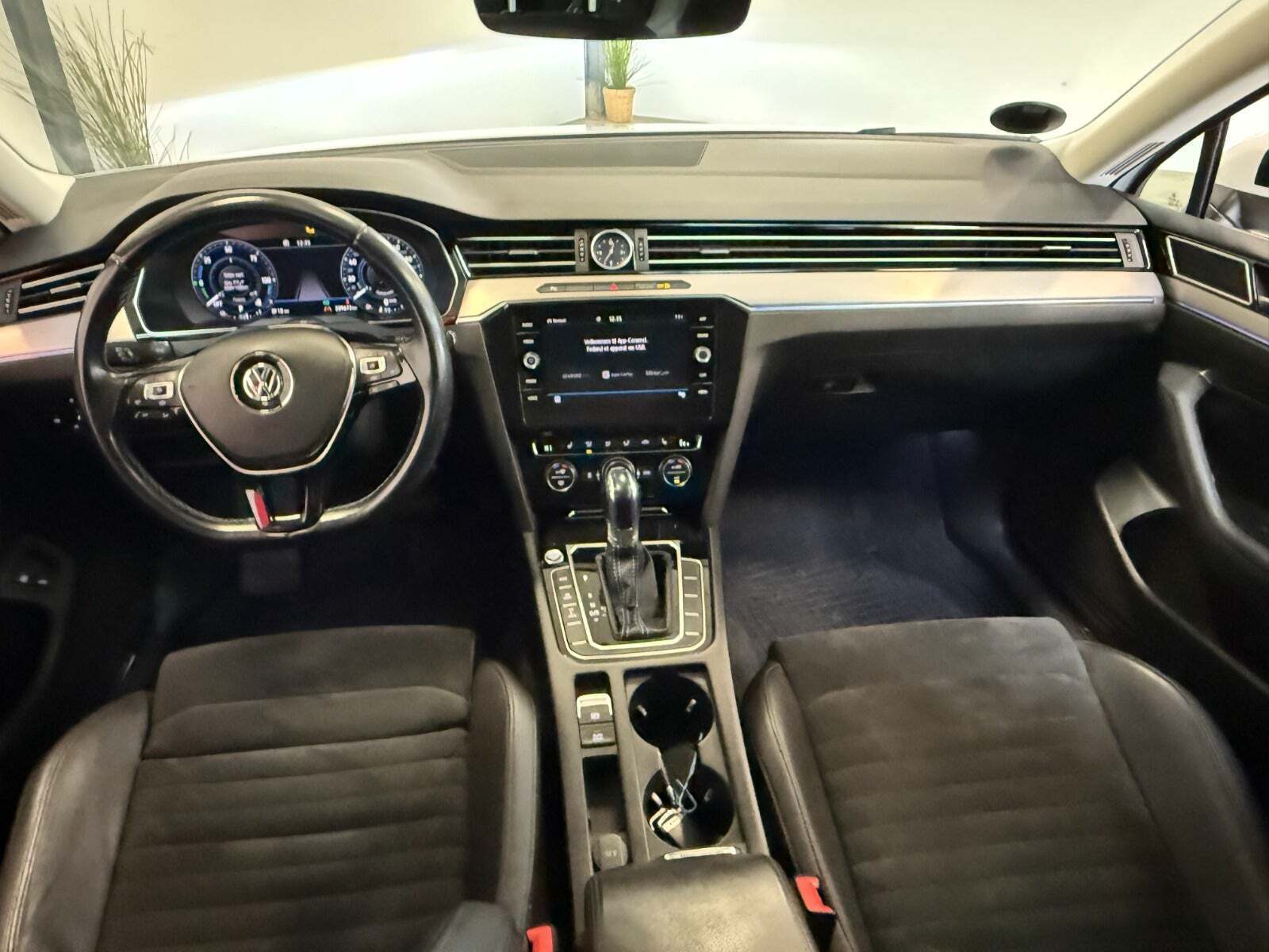 Hvid VW Passat fra 2018