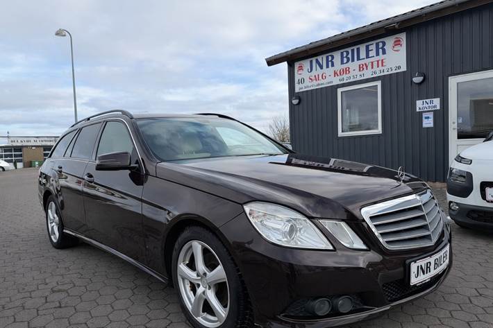 undefined Mercedes E200 fra 2010 set udefra