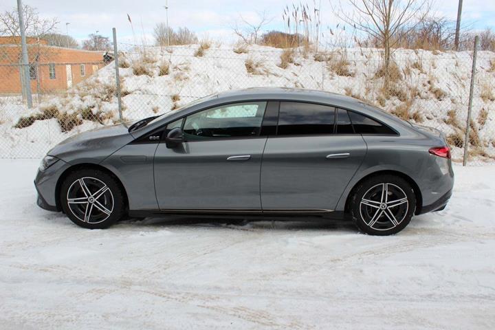 Grå Mercedes EQE350 fra 2025