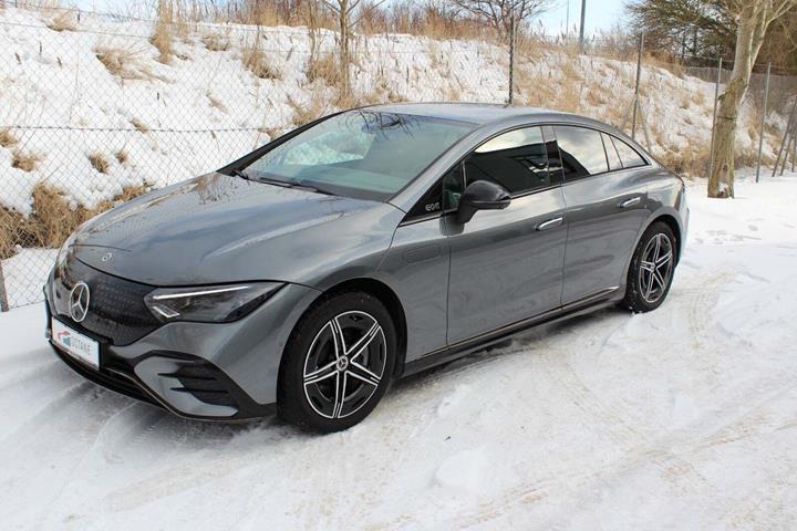 Grå Mercedes EQE350 fra 2025