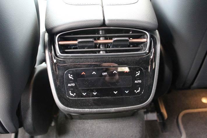 Grå Mercedes EQE350 fra 2025