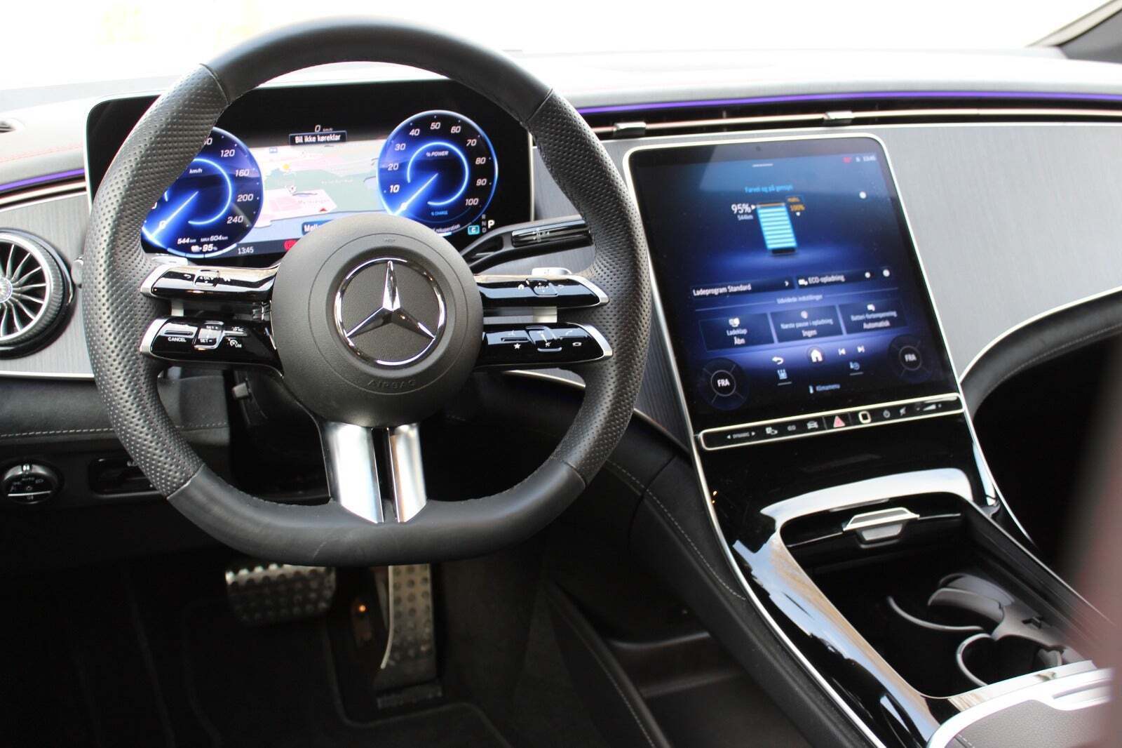 Grå Mercedes EQE350 fra 2025