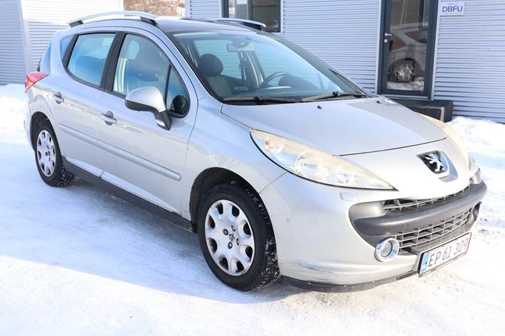 Orange Peugeot 207 fra 2009 set udefra