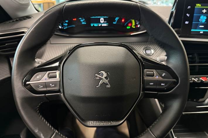 Blå Peugeot e-208 fra 2022