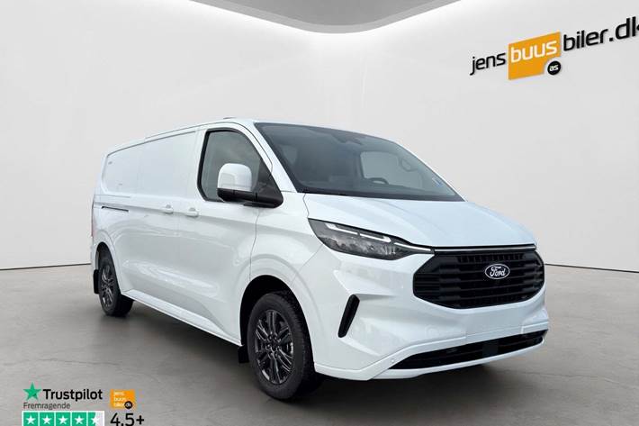 Hvid Ford Transit Custom 320L fra 2026 set udefra