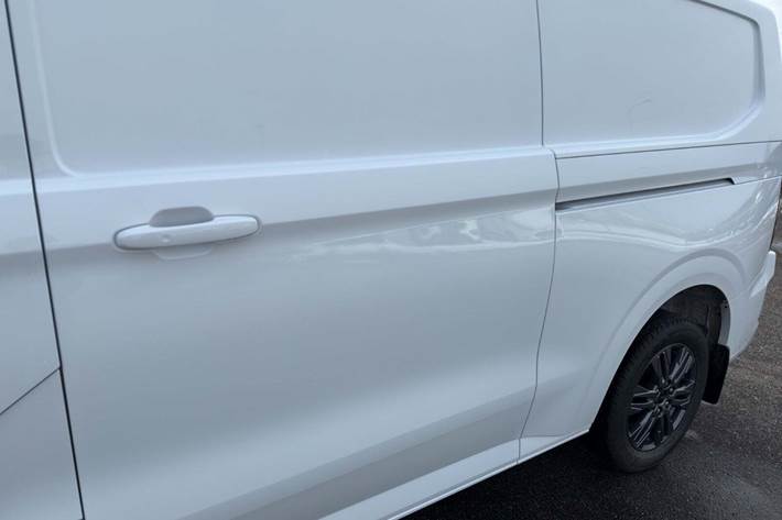 Hvid Ford Transit Custom 320L fra 2026