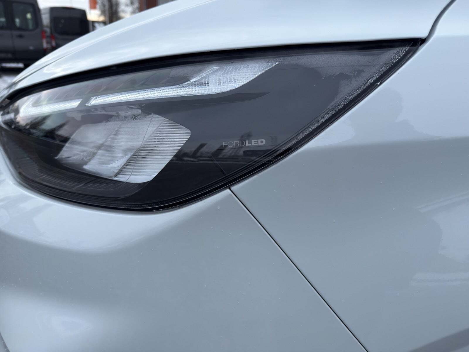 Hvid Ford Transit Custom 320L fra 2025