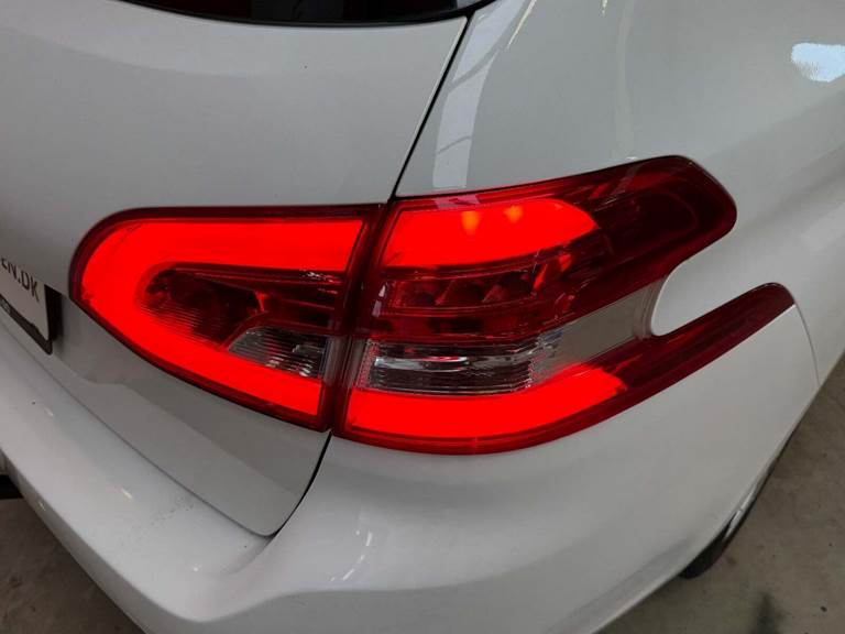 Peugeot 308 1,6 BlueHDi 120 Style Sky